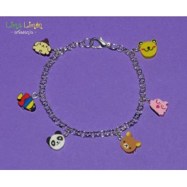 Pulsera de muñequitos colgantes