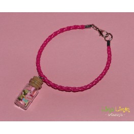 Pulsera de cordón fucsia con pastelitos