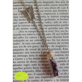 Colgante de tarrito con piedras naturales violeta y mariposa